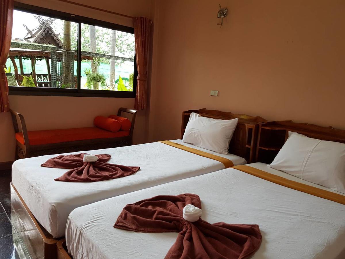 Noble Night Guesthouse Kanchanaburi Esterno foto