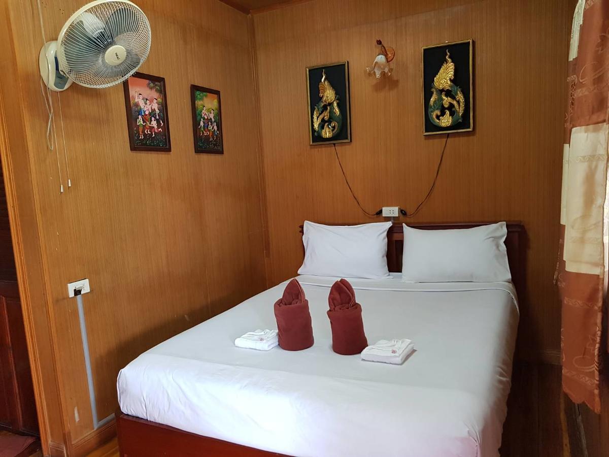 Noble Night Guesthouse Kanchanaburi Esterno foto
