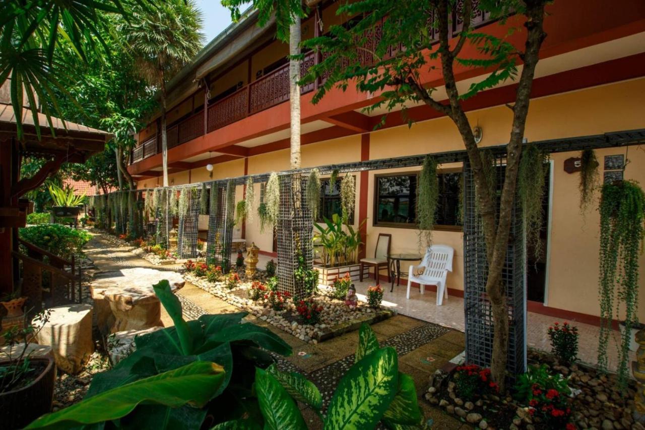 Noble Night Guesthouse Kanchanaburi Esterno foto