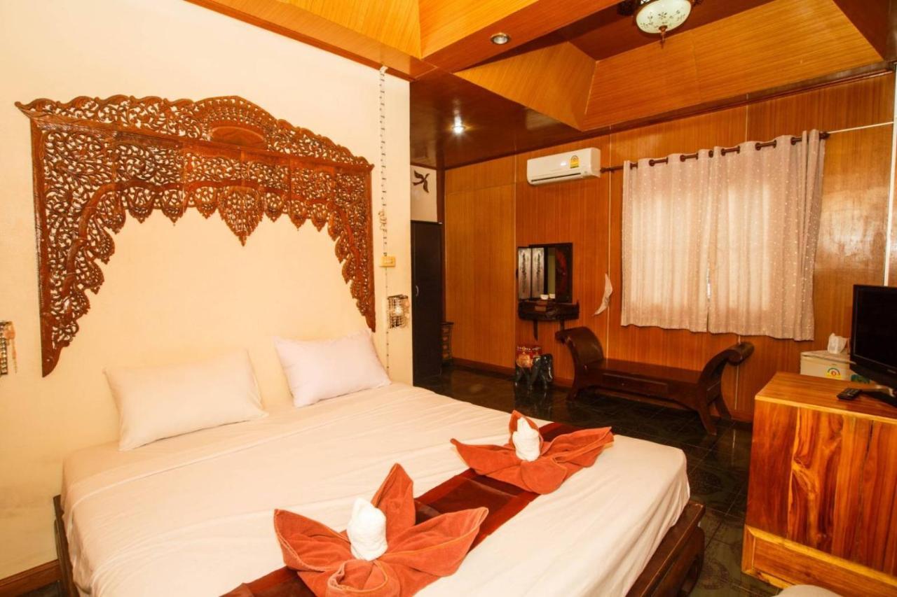 Noble Night Guesthouse Kanchanaburi Esterno foto