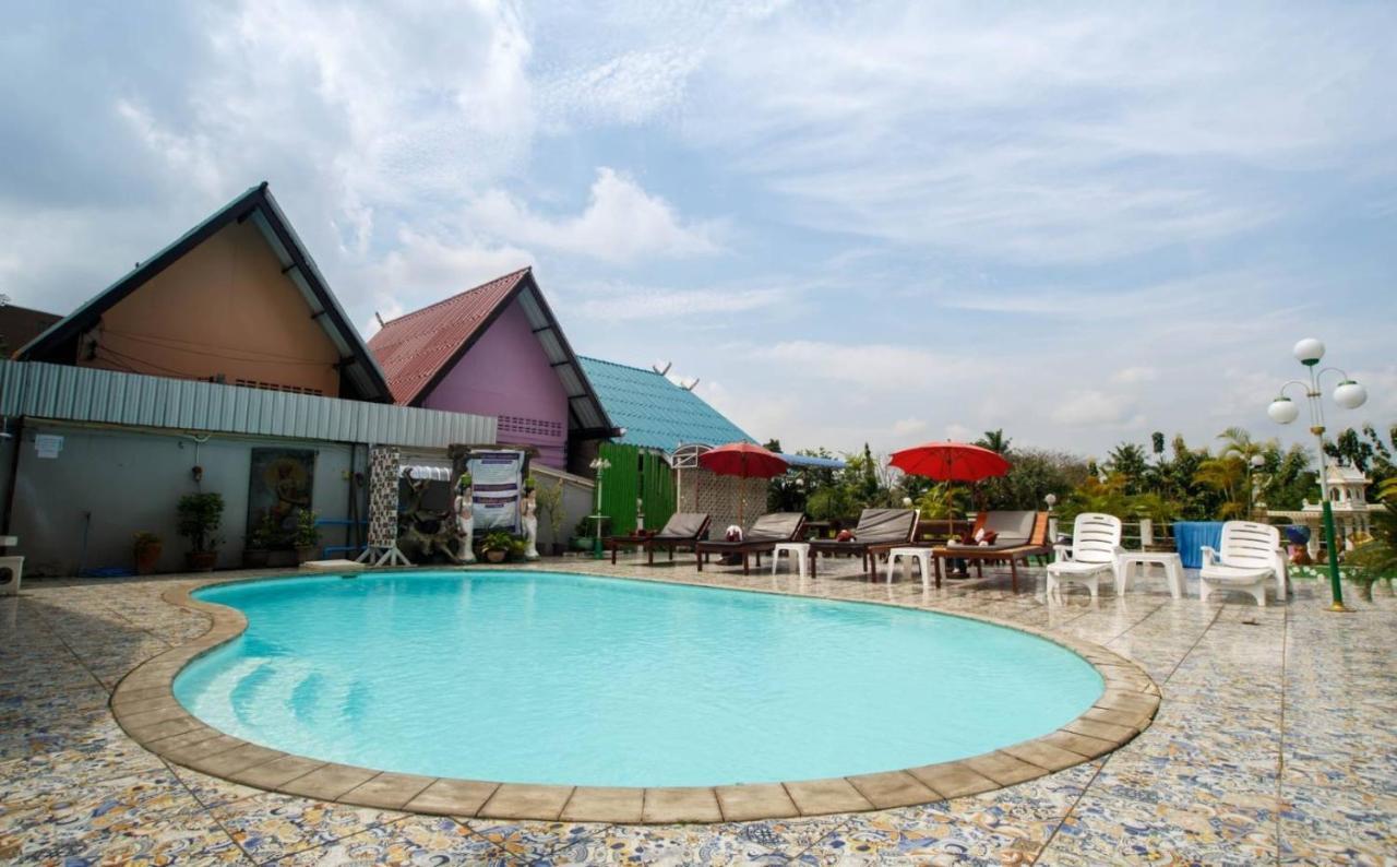 Noble Night Guesthouse Kanchanaburi Esterno foto