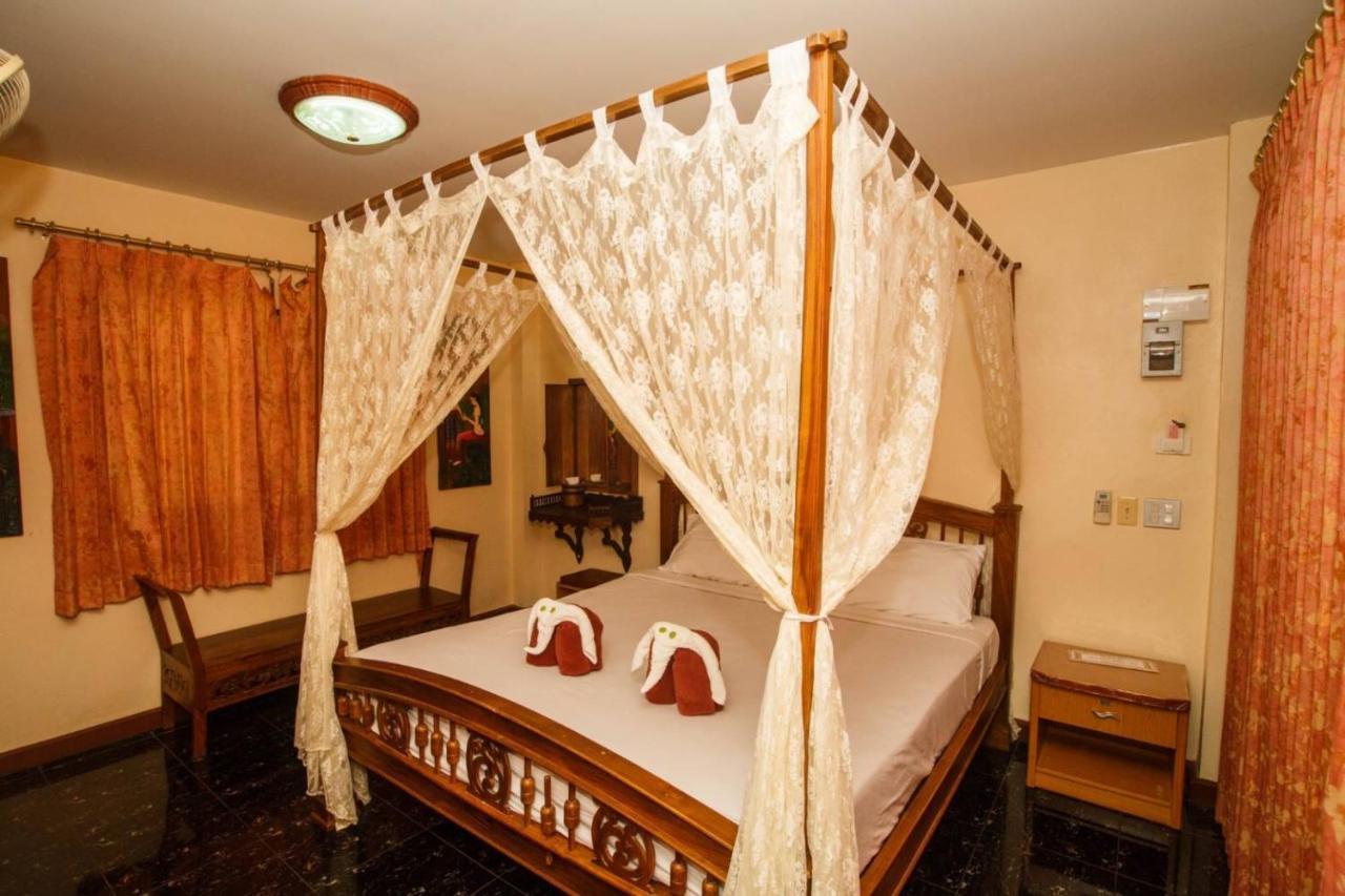 Noble Night Guesthouse Kanchanaburi Esterno foto