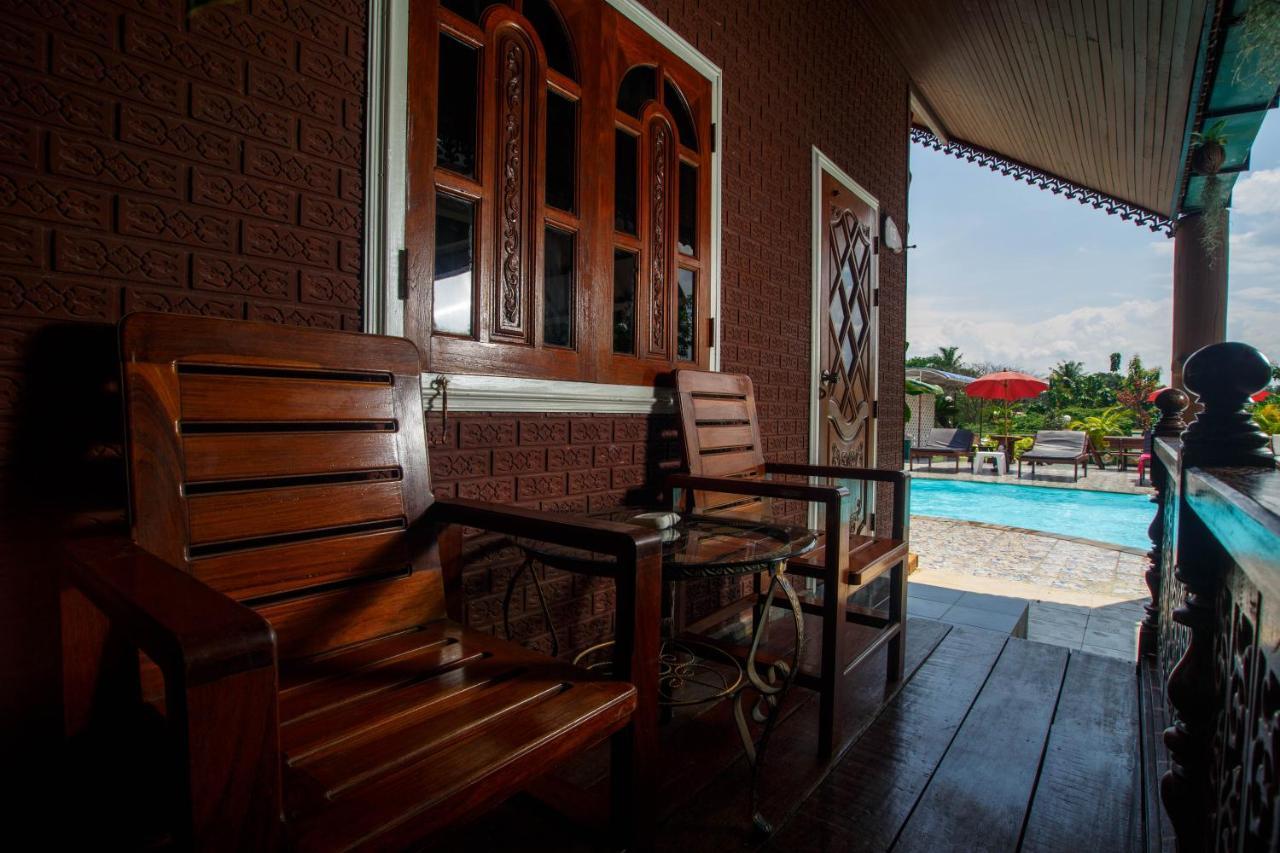 Noble Night Guesthouse Kanchanaburi Esterno foto