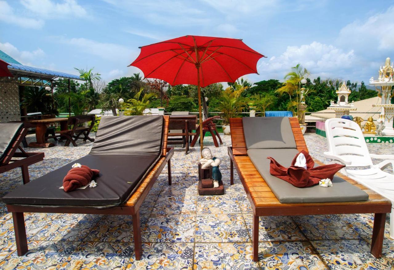 Noble Night Guesthouse Kanchanaburi Esterno foto