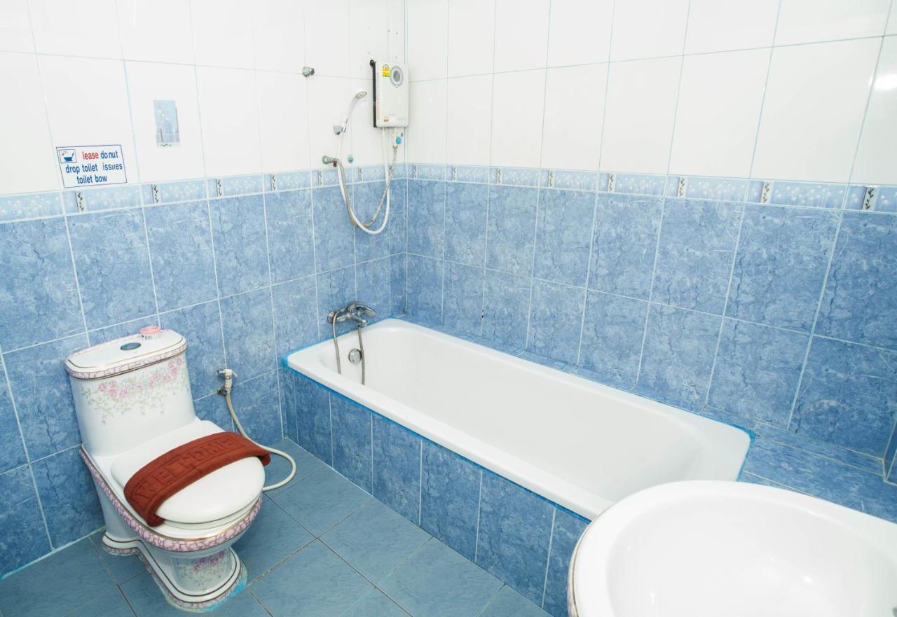 Noble Night Guesthouse Kanchanaburi Esterno foto