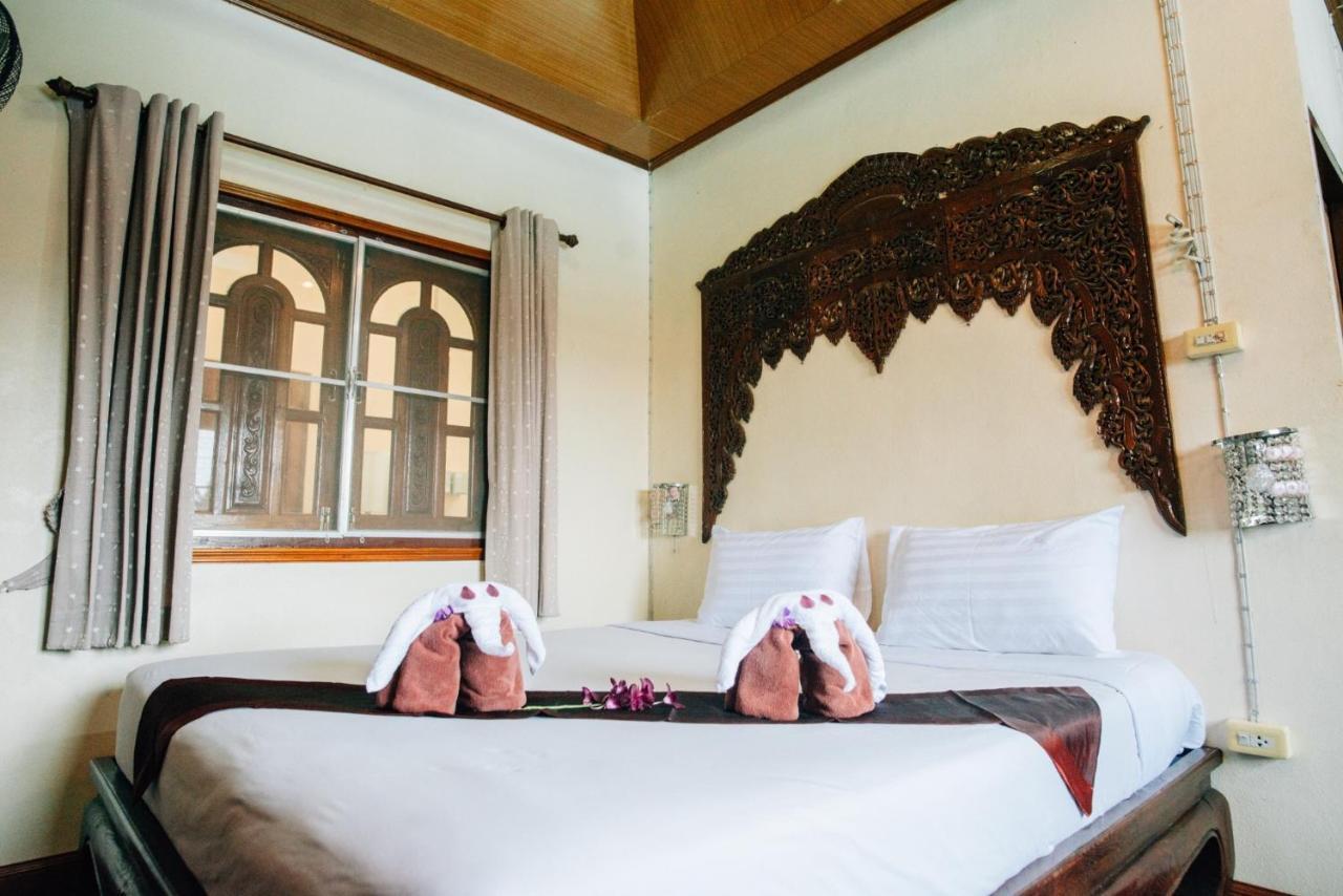 Noble Night Guesthouse Kanchanaburi Esterno foto