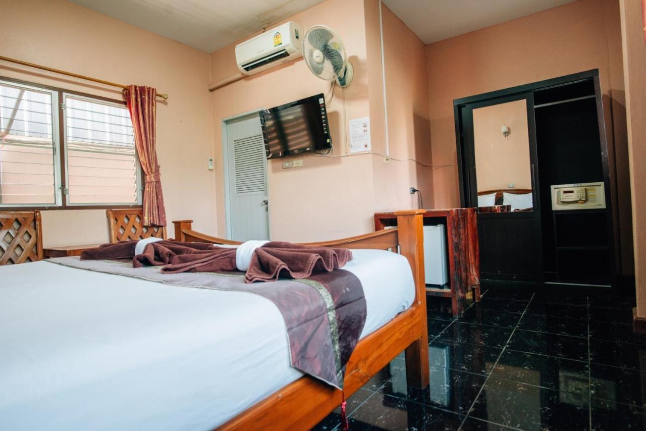 Noble Night Guesthouse Kanchanaburi Esterno foto