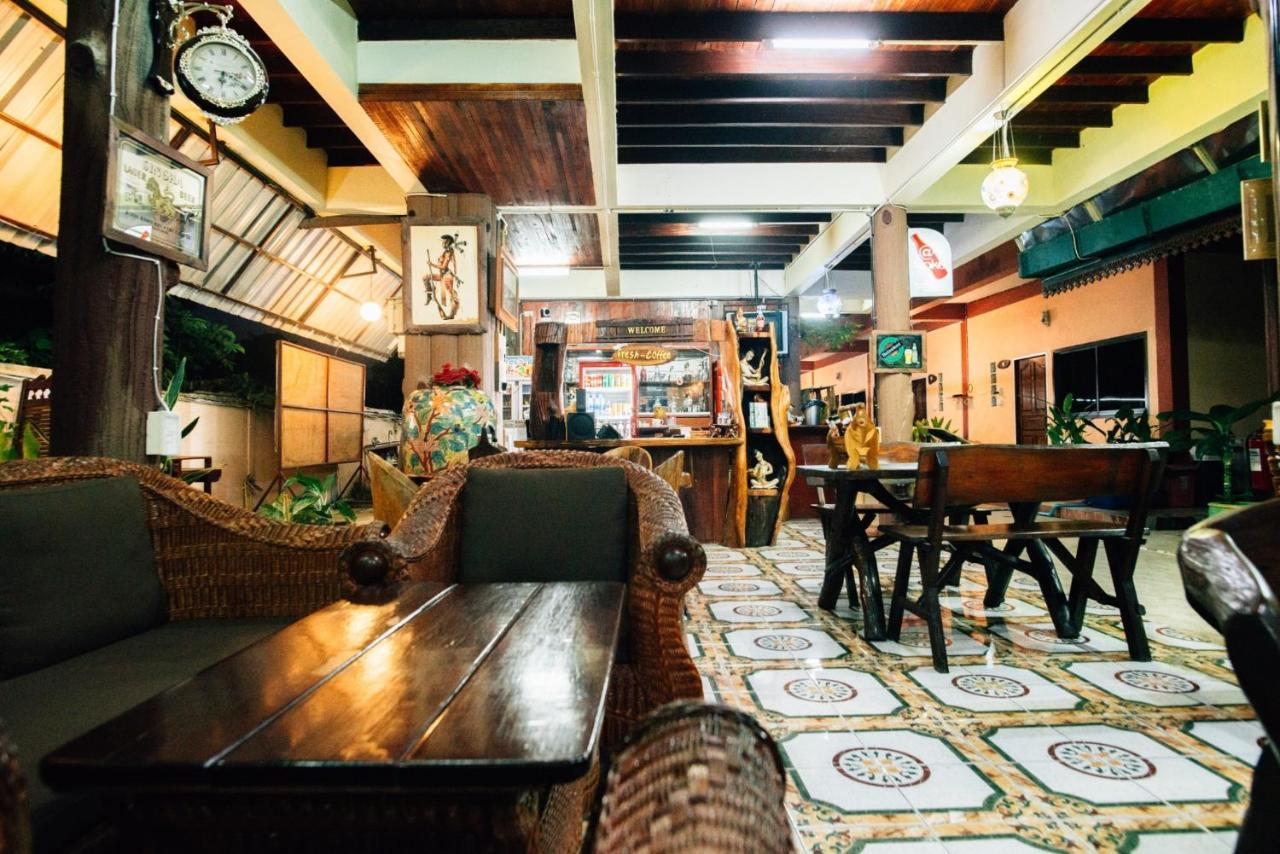 Noble Night Guesthouse Kanchanaburi Esterno foto